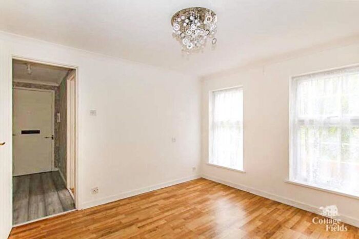 2 Bedroom Flat To Rent In Beechwood Mews, London, N9
