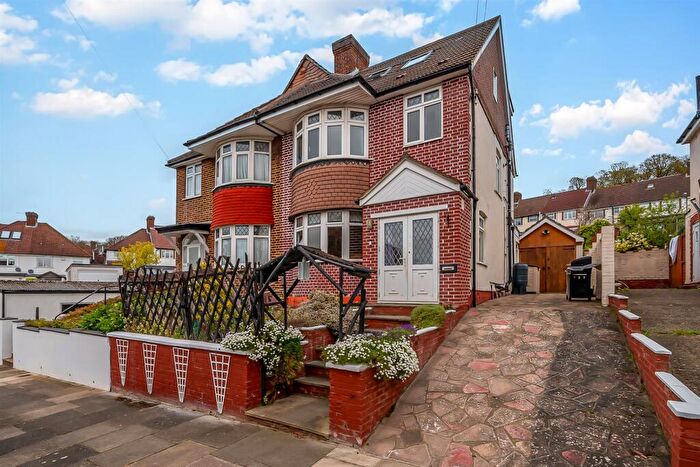 4 Bedroom Semi Detached House For Sale In Heatherbank, SE9