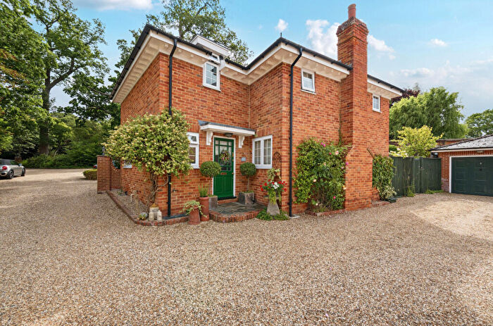 3 Bedroom Detached House For Sale In Barkham Manor, Barkham, Wokingham, Berkshire, RG41