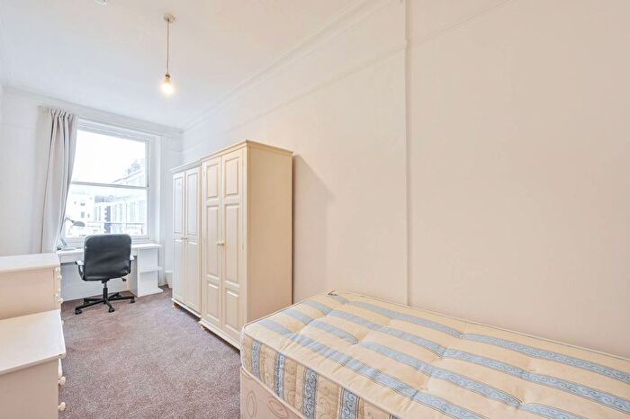 3 Bedroom Flat To Rent In Cromwell Road, South Kensington, London, SW7