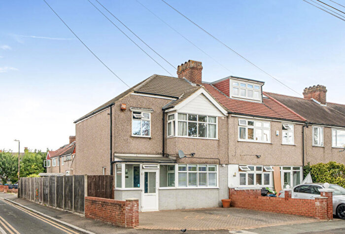 3 Bedroom End Of Terrace House For Sale In Victoria Road, Mitcham, CR4