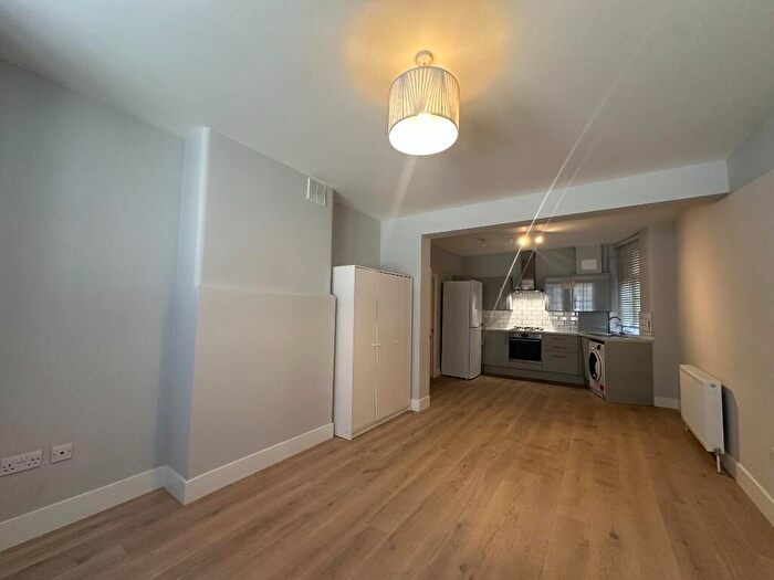 2 Bedroom Flat To Rent In Worth Grove, Walworth Village, London, SE17