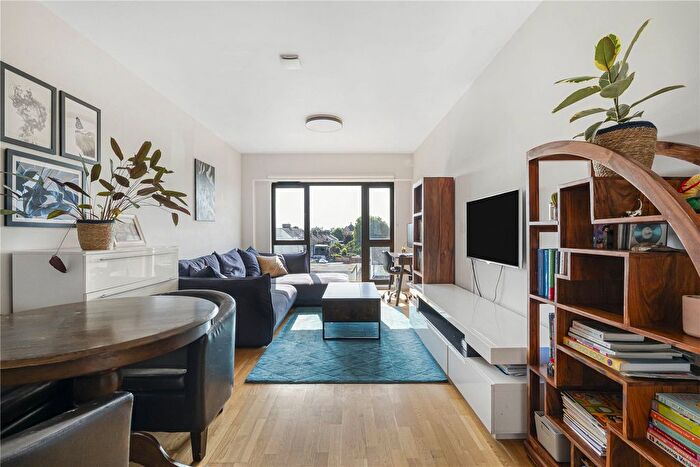 1 Bedroom Flat For Sale In Staines Road West, Sunbury-On-Thames, Surrey, TW16