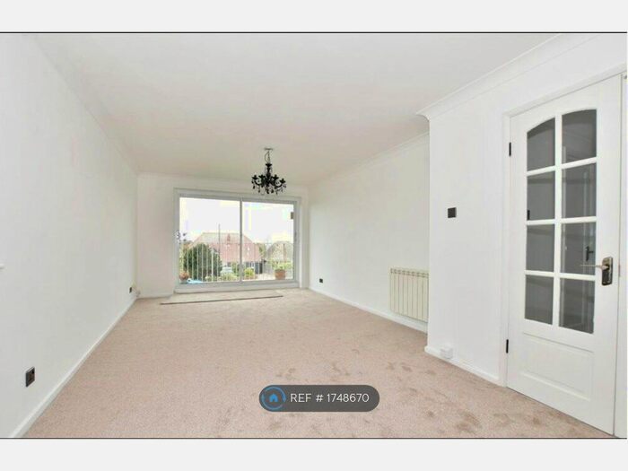 2 Bedroom Flat To Rent In Evelyn Court, Hythe, CT21