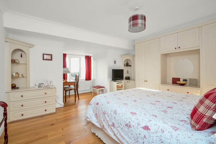 4 Bedroom Detached House For Sale In Bedhampton, Hampshire, PO9