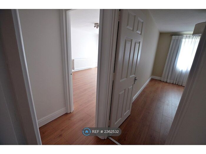 1 Bedroom Flat To Rent In Courtfield Gardens, London, W13