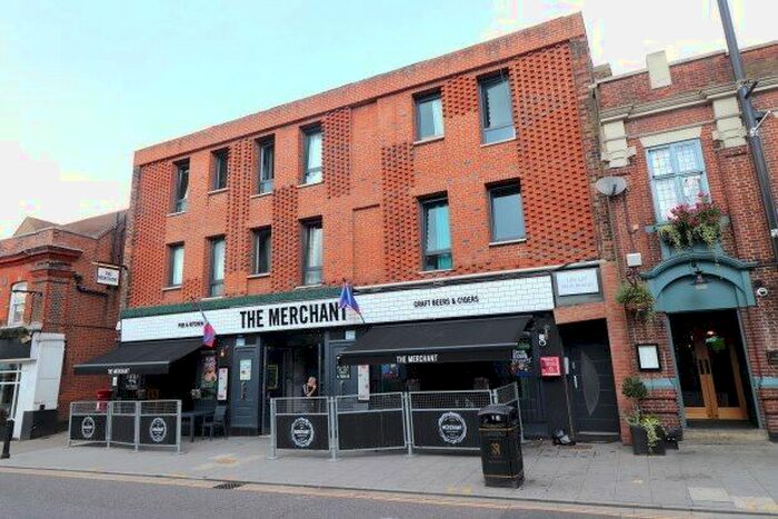 1 Bedroom Flat To Rent In - High Street, Brentwood, CM14