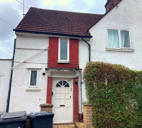 Studio To Rent In Park Road, London, NW4