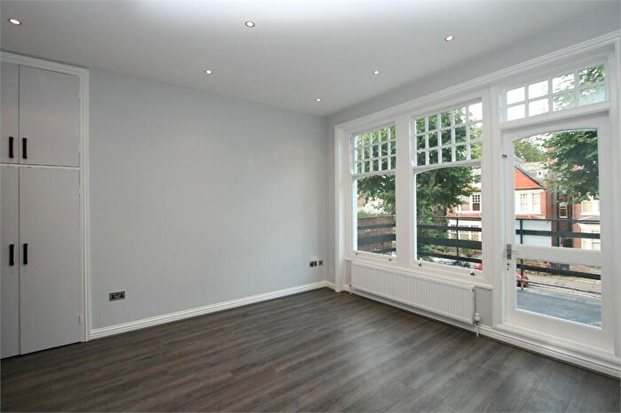 Apartment To Rent In Princes Avenue, Muswell HIll, London, N10