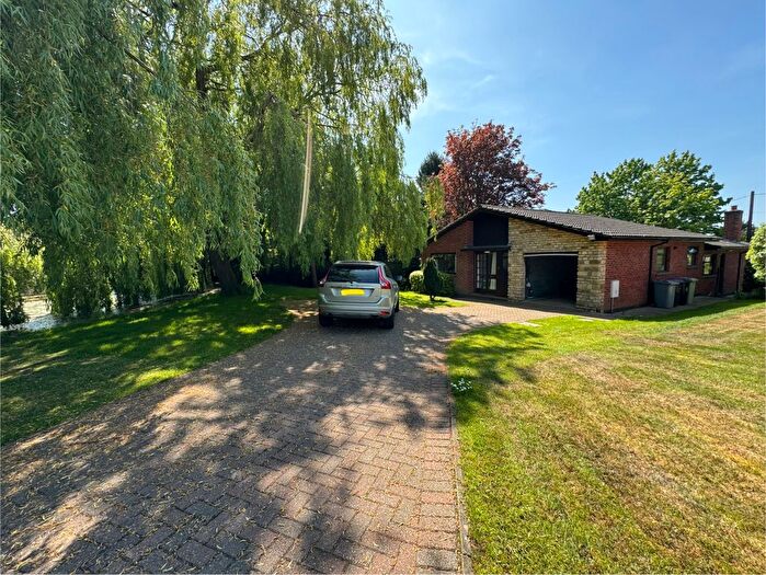 2 Bedroom Detached Bungalow To Rent In Oakhurst Close, Grantham, NG31