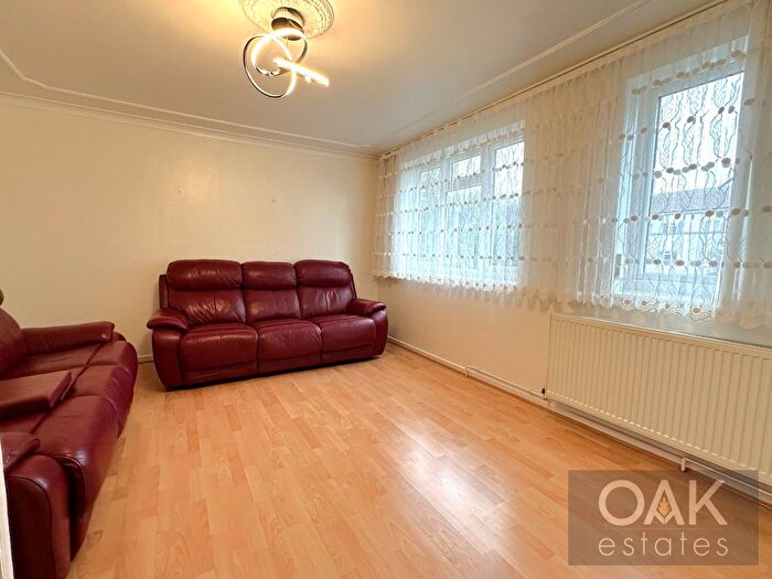 3 Bedroom Flat To Rent In Lytchet Way, Enfield, EN3