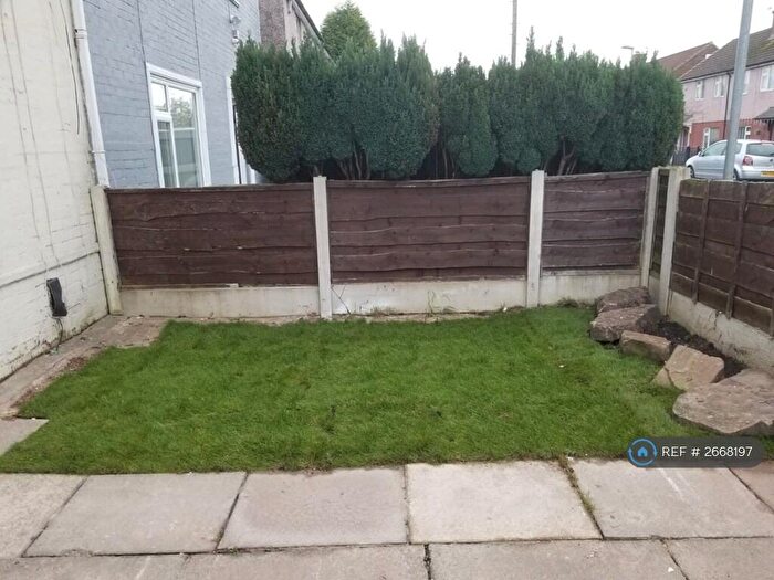 4 Bedroom Semi-Detached House To Rent In Farm Road, Oldham, OL8