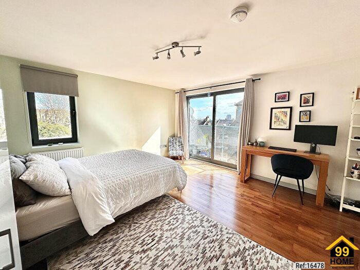 2 Bedroom Maisonette For Sale In Highcroft Road, London, N19