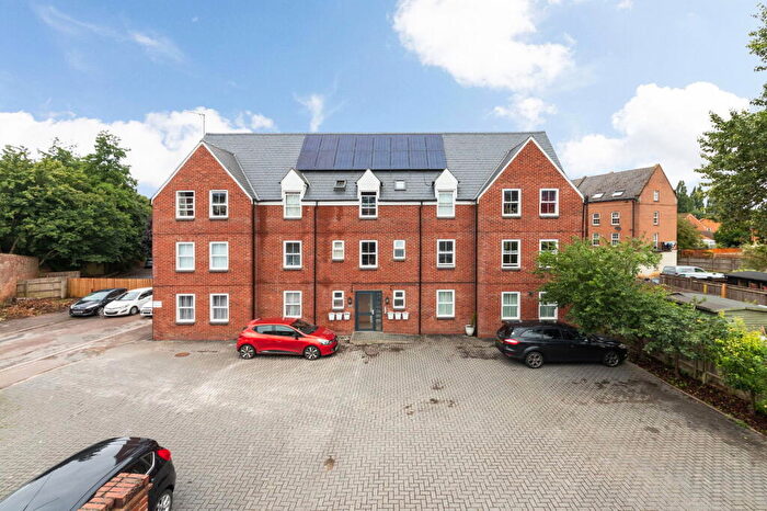 2 Bedroom Apartment To Rent In Middleton Road, Banbury, OX16