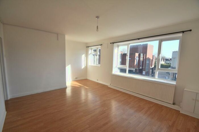 3 Bedroom Maisonette To Rent In Packhorse Road, Gerrards Cross, SL9