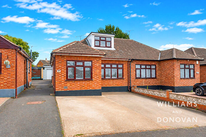 3 Bedroom Chalet For Sale In Church Road, Benfleet, SS7