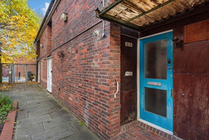 3 Bedroom House For Sale In Todds Walk, Finsbury Park, N7