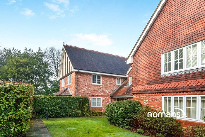 2 Bedroom Flat For Sale In Tilford Road, Hindhead, Surrey, GU26