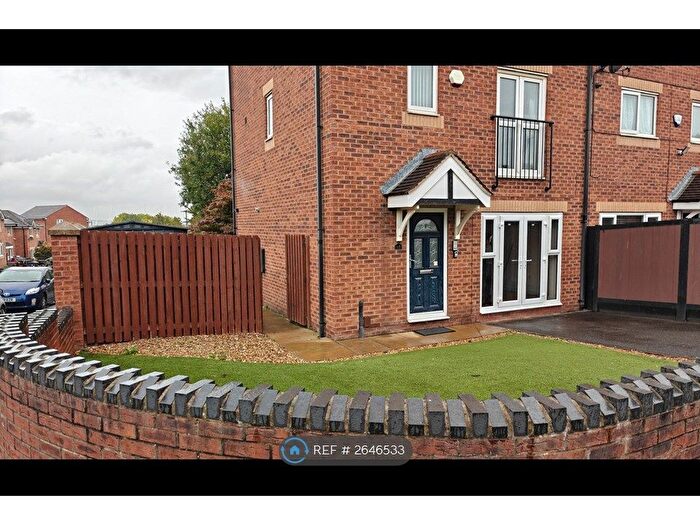 4 Bedroom Semi-Detached House To Rent In Shirland Lane, Sheffield, S9