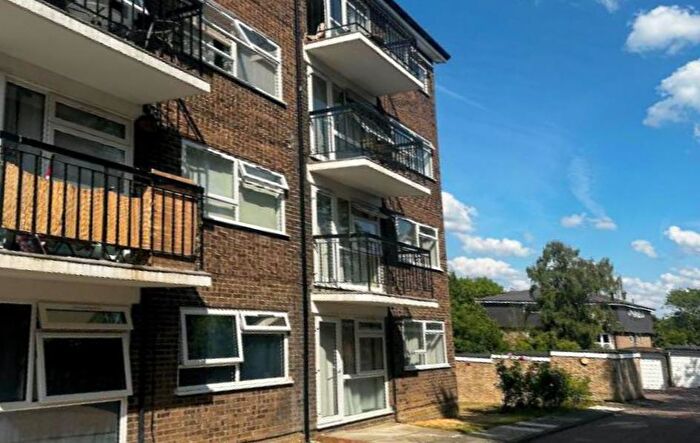 1 Bedroom Flat For Sale In Scotts Avenue, Shortlands, Kent, BR2