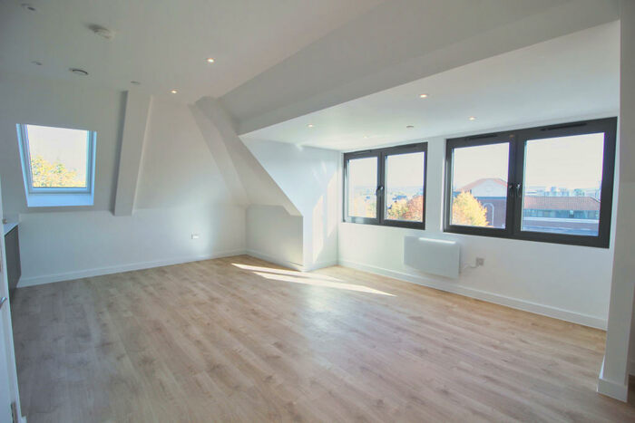 1 Bedroom Apartment To Rent In Station Road, Redhill, RH1