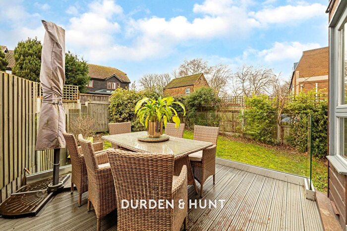 2 Bedroom Flat For Sale In High Street, Wanstead, E11