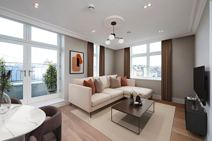 1 Bedroom Flat For Sale In Richmond Square, Kew Foot Road, Richmond, Surrey, TW9