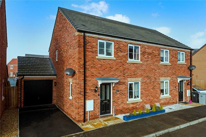 3 Bedroom Semi Detached House For Sale In Lingfield Park, Bourne, PE10