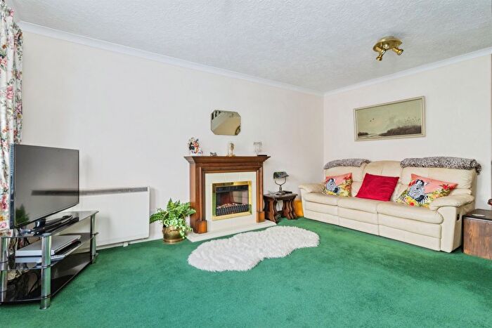 3 Bedroom End Terrace House For Sale In Foxhollows, Newton Abbot, TQ12