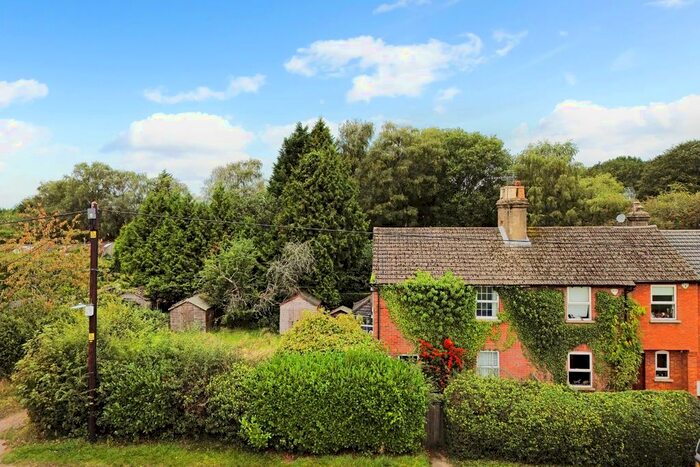 3 Bedroom Semi-Detached House For Sale In Chesham Road, Tring, HP23