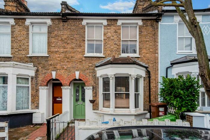 2 Bedroom House To Rent In Landells Road, SE22