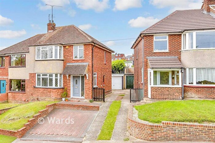 3 Bedroom Semi-Detached House For Sale In Concord Avenue, Chatham, Kent, ME5