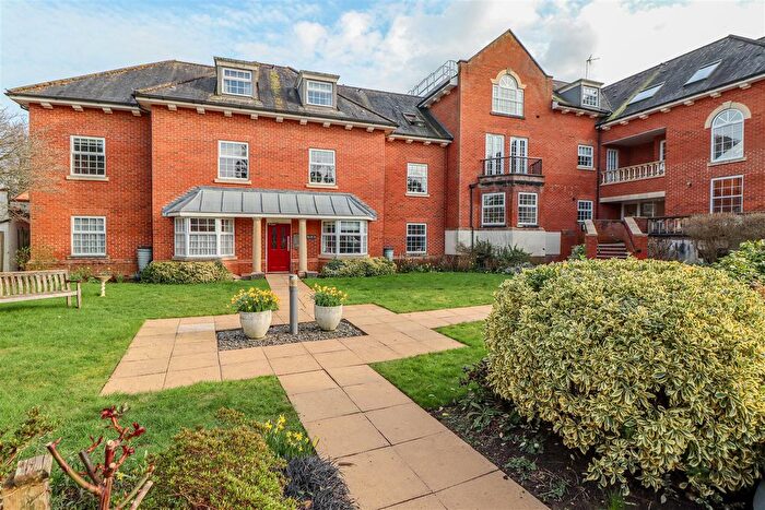 2 Bedroom Flat For Sale In Potters Place, Horsham, RH12