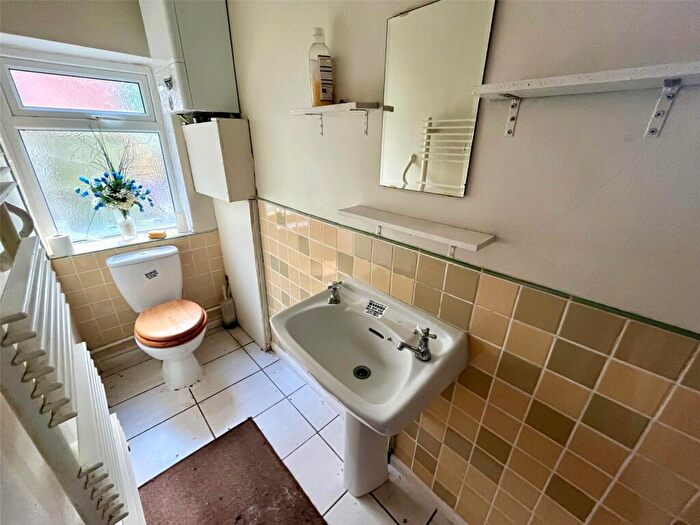 1 Bedroom Flat For Sale In Frimley Road, Camberley, Surrey, GU15