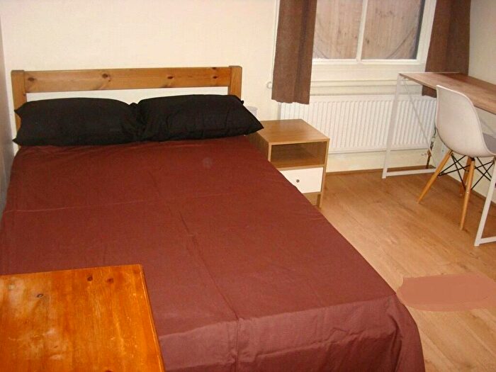 Terraced House To Rent In Gladstone, Wood Green, N22