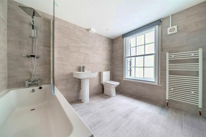 2 Bedroom Maisonette To Rent In King Street, Maidstone, Kent, ME14