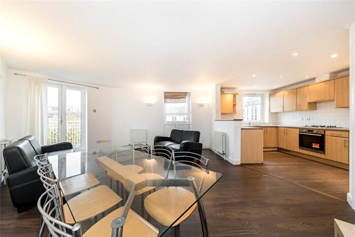 2 Bedroom Flat To Rent In West Point, Grenade Street, London, E14