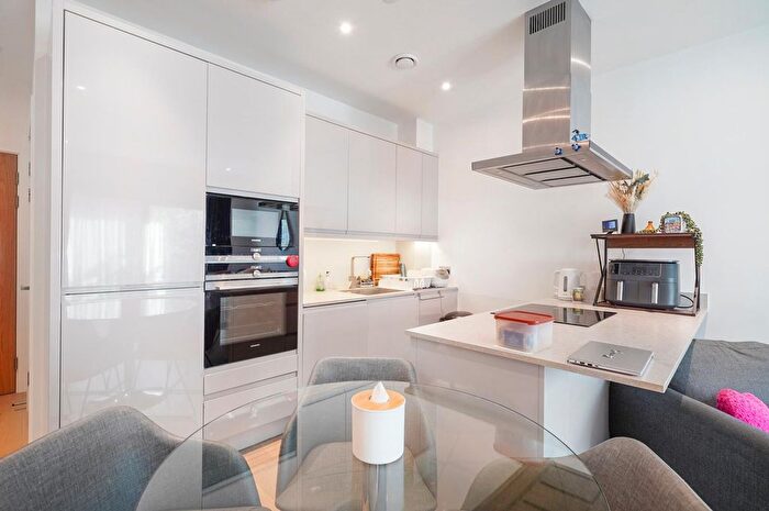 3 Bedroom Flat For Sale In Thonrey Close, London, NW9