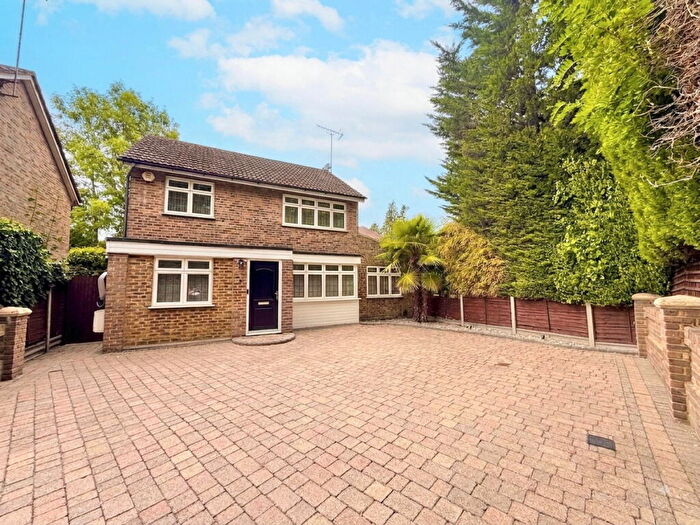 4 Bedroom Detached House For Sale In Acacia Close, Stanmore, HA7
