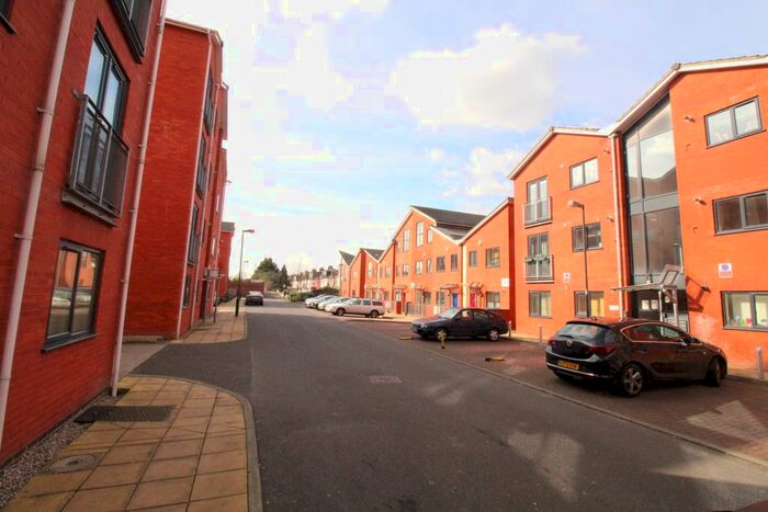 2 Bedroom Flat To Rent In Slade Way, Mitchem, CR4