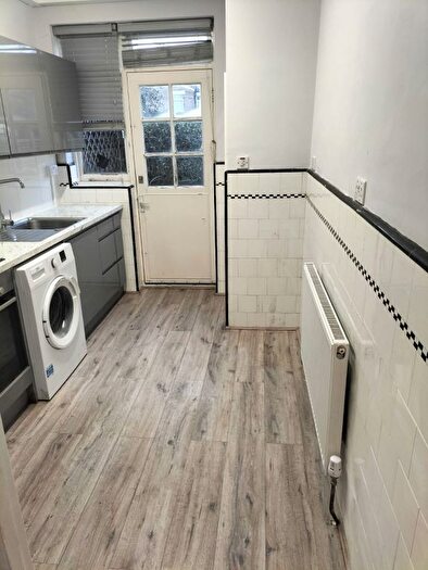 3 Bedroom Semi-Detached House To Rent In Weardale Gardens, Enfield, EN2