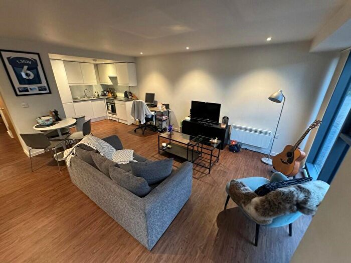 1 Bedroom Flat To Rent In Victoria Road, Leeds, West Yorkshire, LS6