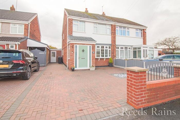 3 Bedroom Semi Detached House For Sale In Karen Way, Great Sutton, Ellesmere Port, Cheshire, CH66
