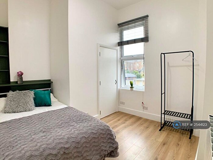Studio To Rent In Ferme Park Road, London, N4
