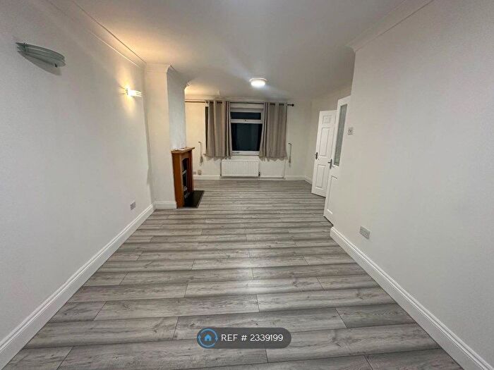 3 Bedroom Semi-Detached House To Rent In Mount Road, Wolverhampton, WV4