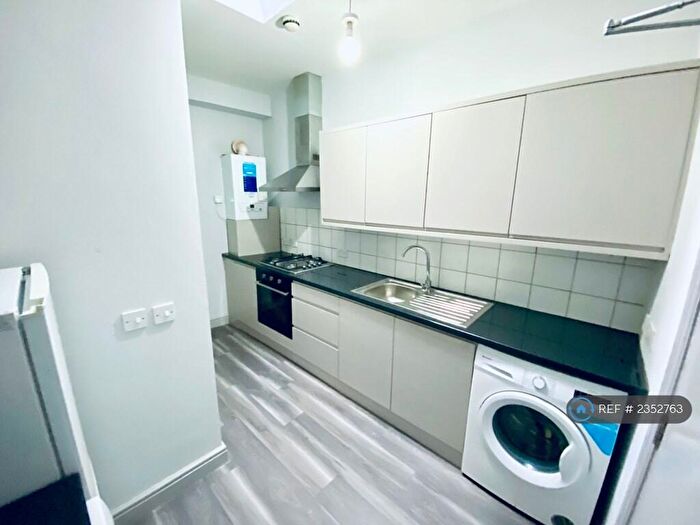 8 Bedroom Flat To Rent In Bath Street, Leamington Spa, CV31