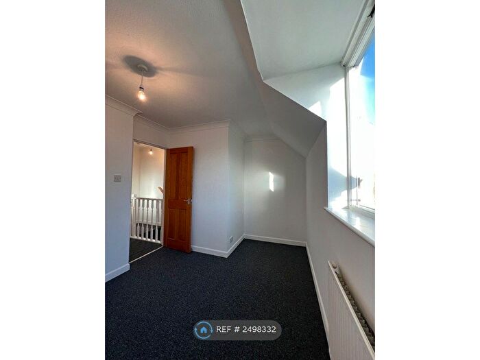 2 Bedroom Flat To Rent In Francis Terrace, Carmarthen, SA31