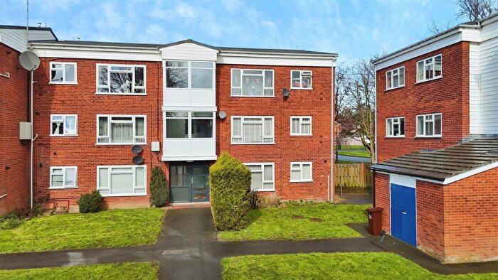 2 Bedroom Apartment For Sale In Harmar Close, Warwick, CV34