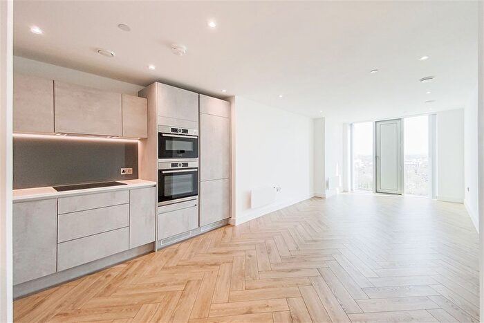 2 Bedroom Flat To Rent In Victoria Residence, M15