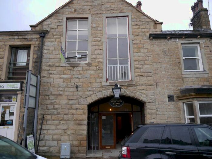 2 Bedroom Flat To Rent In Blackburn Road, Blackburn, Lancashire, BB6